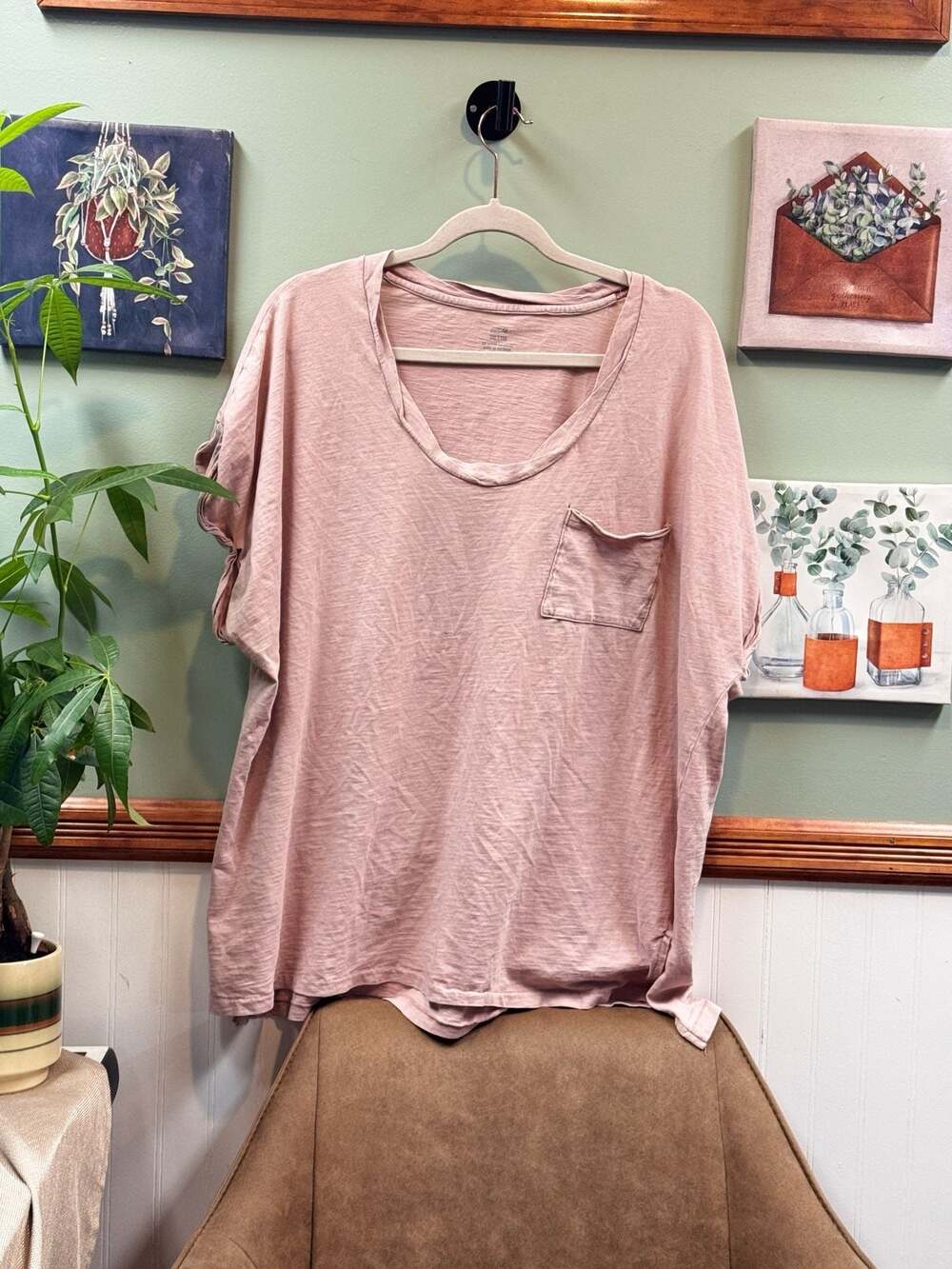 Aerie Women's Oversized V-Neck Short Sleeve Pocket T-Shirt in Dusty Pink